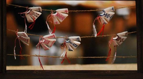 1 martie cuvinte si imagini cu snur alb rosu de la creativitatea romaneasca pentru lumea intreaga