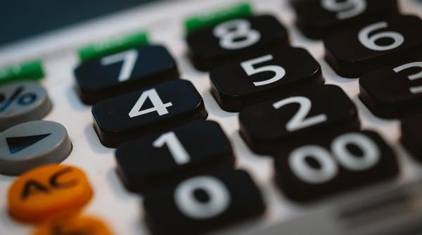 ce spun analistii economici despre deprecierea leului