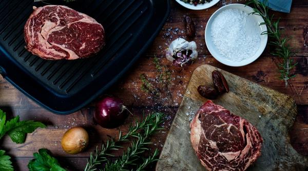 studiu patru romani din zece si au redus consumul de carne in ultimele 12 luni studiu