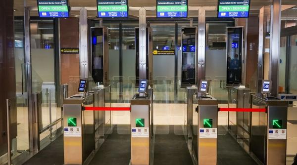 sase porti biometrice montate la aeroportul otopeni cum functioneaza aceste scannere automate