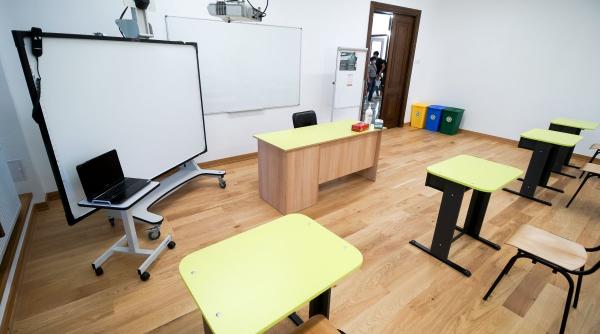 cnsu reglemeteaza studiile cu prezenta fizica pentru elevii din ani terminali