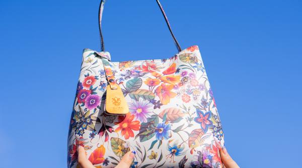 modul in care porti geanta spune multe despre personalitatea ta