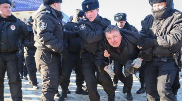 politia rusa reprima in forta o intrunire a opozitiei