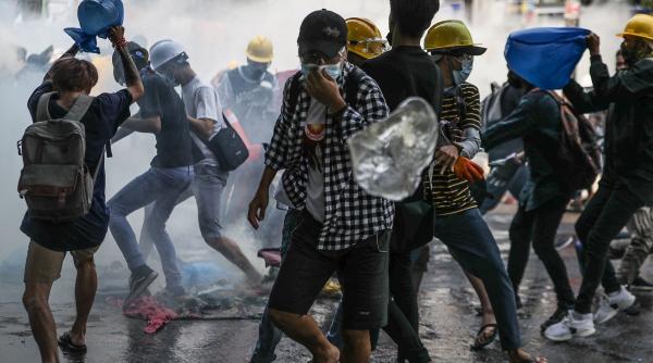 masacru in myanmar cel putin patru protestatari au fost impuscati mortal