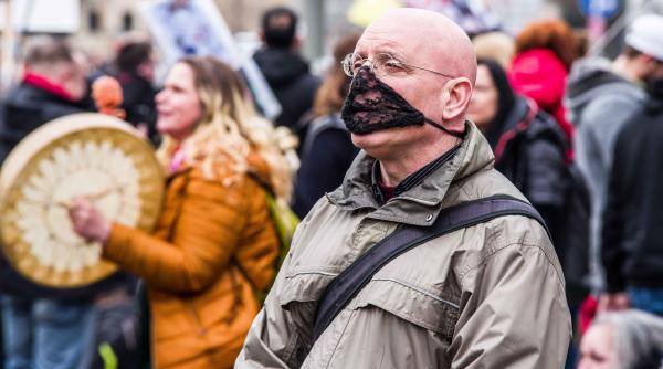germania ciocniri violente intre politie si protestatarii impotriva restrictiilor covid 19