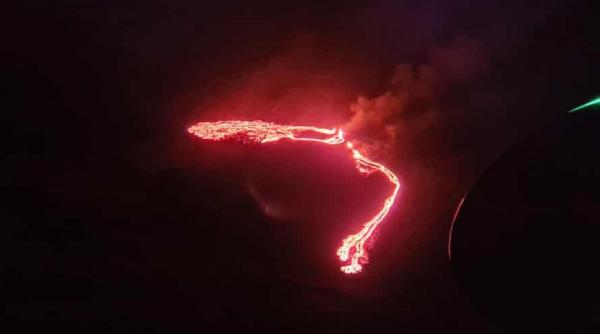 un vulcan din islanda a erupt dupa aproape 800 de ani
