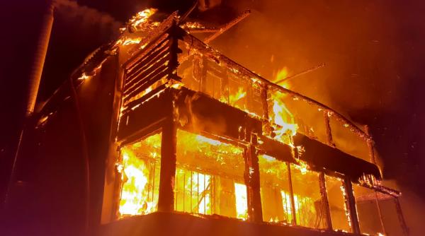 tragedie la cluj o femeie a ars de vie intr o cabana distrusa in intregime de flacari