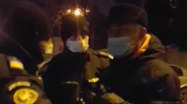 galati protestatarii au aruncat cu pietre si petarde spre jandarmi