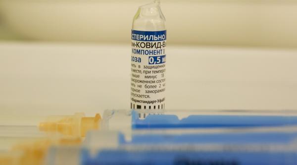vaccinul sputnik v noua arma cu care putin divizeaza europa