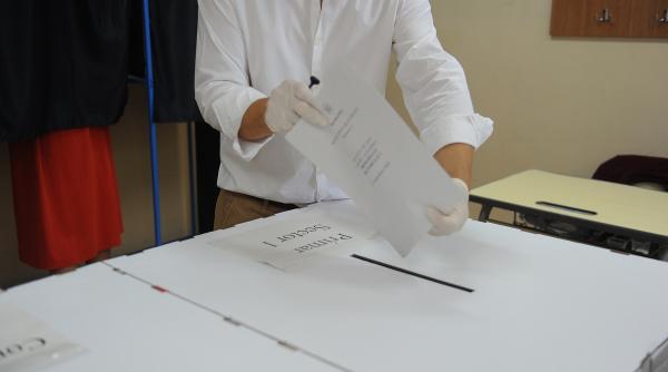 razboi total intre pnl si usr plus liberalii vor ca politia sa verifice cererile de vize de flotant