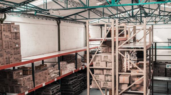 la ce servesc rafturile metalice