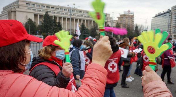 se iau bani de la meseriile esentiale medici profesori si politisti
