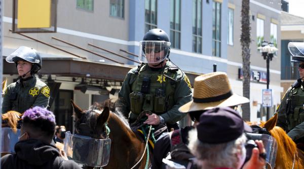pagube de 150 000 de euro in urma unui protest violent in california