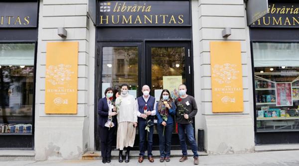 anul acesta membrii echipei institutului cervantes din bucuresti vor fi librari de ziua internationala a cartii