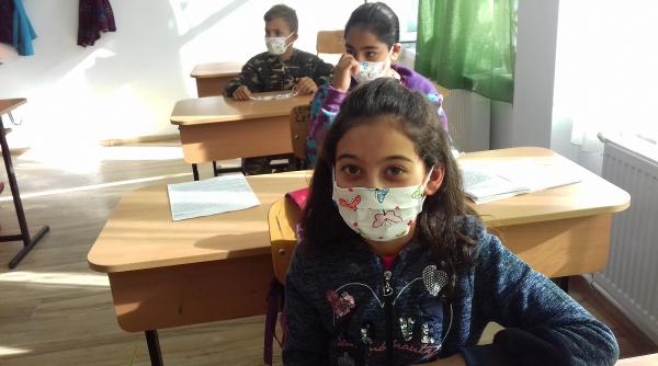 elevii din romania nu acorda nota de trecere sistemului de educatie