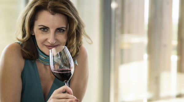 socializarea inseamna viata culturala iar vinul este liantul intre oameni si idei