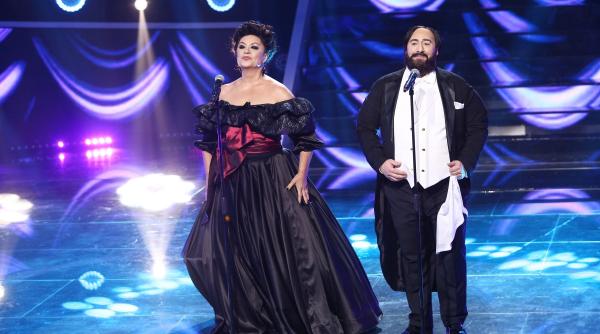 adriana si romica se transforma in leontina vaduva si luciano pavarotti adriana imi vine sa plang sa plec acasa