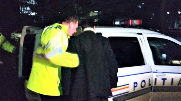 tanar gasit beat la volan incatusat de politistii argeseni