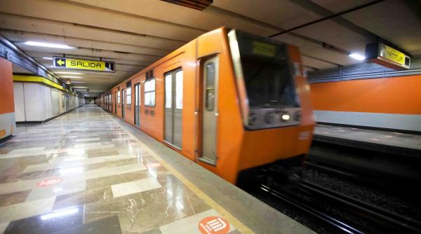 accident grav in ciudad de mexico un tren de metrou s a prabusit cel putin 15 persoane au murit si alte 70 au fost grav ranite