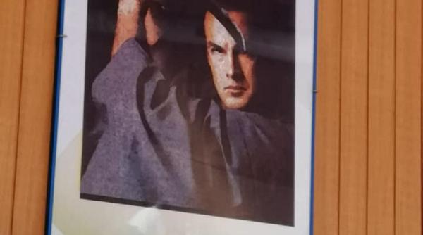 dictatorul maduro a primit sabia de samurai de la steven seagal