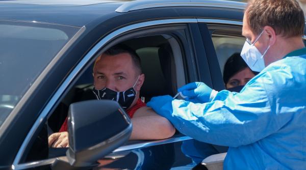 sute de persoane s au vaccinat la drive thru si la summitul muzical de la sibiu