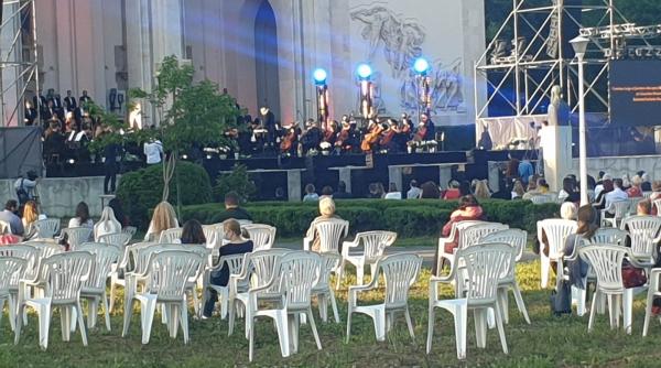 opera de pandemie joasa cu puccini si jandarmi