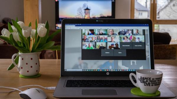 oboseala de zoom sau cum sa depasim multiplele conferinte online si munca la domiciliu