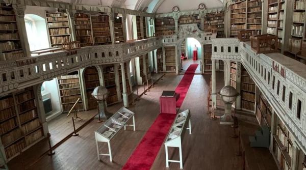 conferinta episcopilor din romania solidara cu arhiepiscopia romano catolica de alba iulia in demersurile de recuperare a bibliotecii si colectiei stiintifice batthyaneum