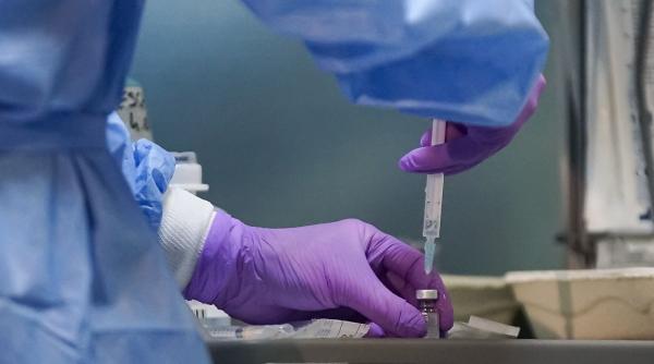 aproape un milion de doze de vaccin pfizer sosesc luni in romania