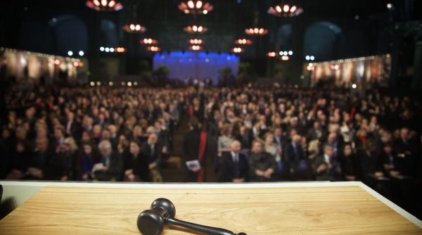 reluarea licitatiilor cu sala