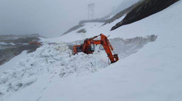 video strat de zapada de 7 8 metri pe transfagarasan cu doua saptamani inainte de deschidere