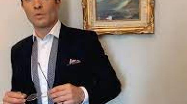 actorul ed westwick cunoscut pentru rolul chuck bass din gossip girl vine la bucuresti