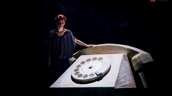 teatrul de balet sibiu incheie stagiunea 2020 2021 cu spectacolul sint o baba comunista