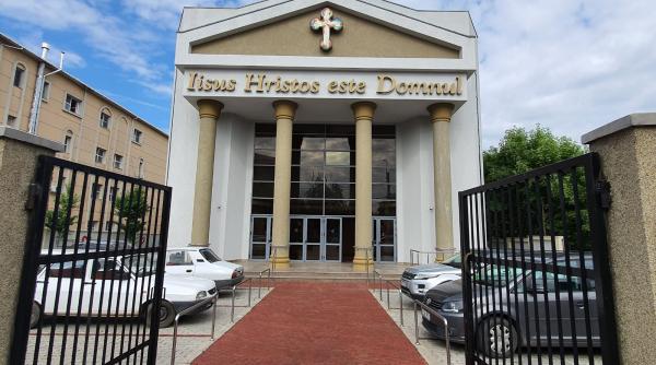 catedrala tepei slujba tip concert metal combinat cu urlete gen peluza sud