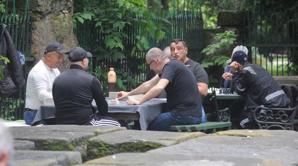 fiti seriosi romania nu avea ce sa caute la acest euro isi bateau toti joc de noi