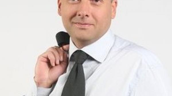 nici pasarile mari nu scapa nemancate