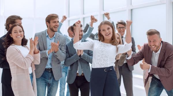 angajati fericiti afacere de succes cum sa cresti gradul de satisfactie a echipei de lucru