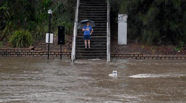 guvernul va acorda ajutoare de urgenta familiilor afectate de inundatii