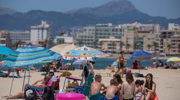 mii de oameni sunt izolati in mallorca din cauza unui focar de covid 19