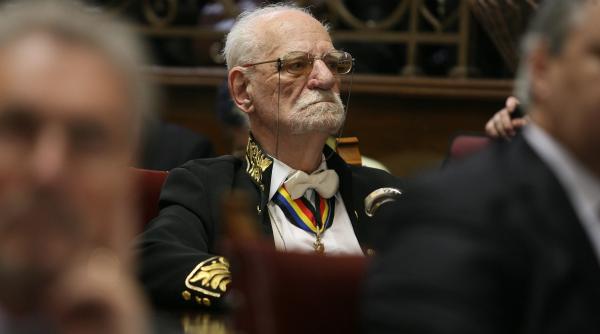 constantin balaceanu stolnici la 98 de ani nu a iesit la pensie are carte de munca si preda trei cursuri