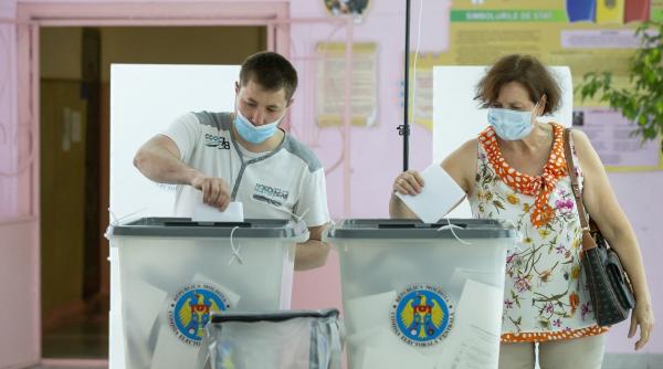 lupta la baioneta intre dreapta si stanga pentru parlamentul de la chisinau