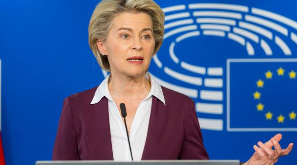 se pune cruce pe automobilul clasic dar nici hibridul nu o duce prea bine