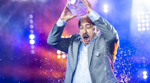 paula chirila si romica tociu coprezentatori splash vedete la apa