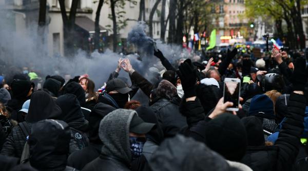 proteste impotriva permisului de sanatate in toata franta pentru a patra saptamana la rand