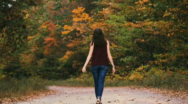 mersul pe jos 6 beneficii pentru sanatate