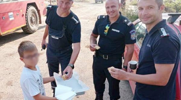 incendii in grecia pompierii romani primiti de localnici cu placinte si porumb fiert