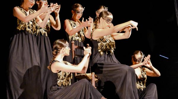 barcelona flamenco ballet doua reprezentatii suplimentare la festivalul international de teatru de la sibiu kibbutz contemporary dance company prezent doar la fits online