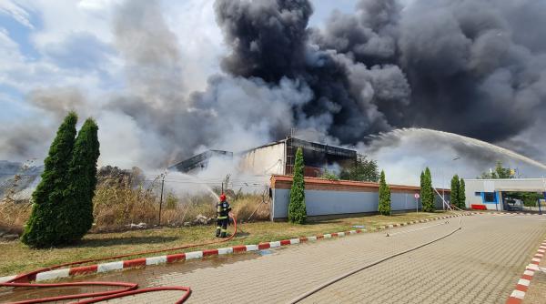update incendiul de la aba iulia s a extins intervin zeci de autospeciale din sase judete