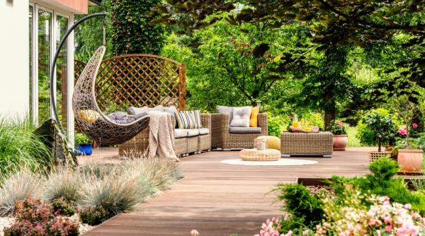 cum iti intretii eficient gradina ca sa arate impecabil indiferent de anotimp