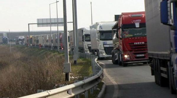 circulatie blocat pe autostrada soarelui din cauza unui tir care s a defectat
